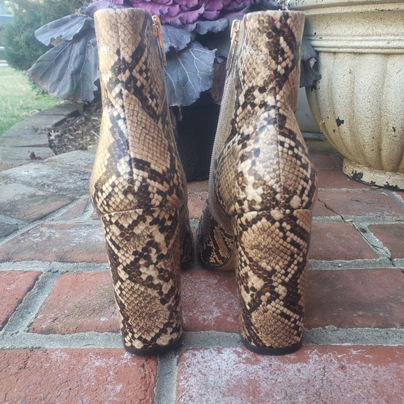 New snake skin print J Renee booties - Picture 6 of 14